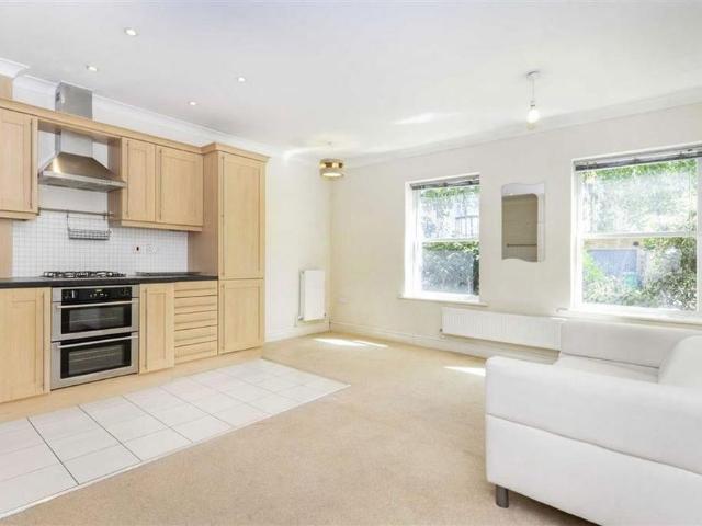 Apartment for rent in North Sheen, Greater London
