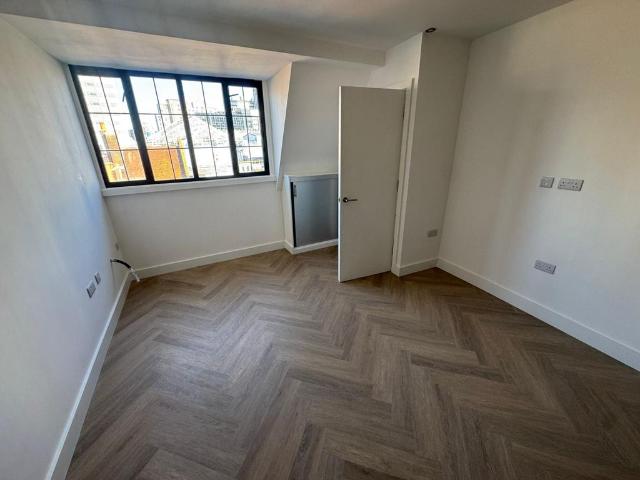Flat for rent in London Borough of Croydon, Addiscombe