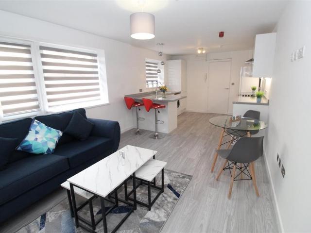 Flat for rent in Plasnewydd, Falcon Lodge