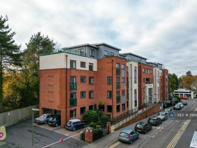 Flat for rent in Heol-las, Surrey