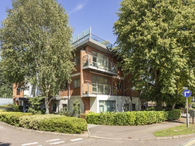 Flat for rent in Batchworth
