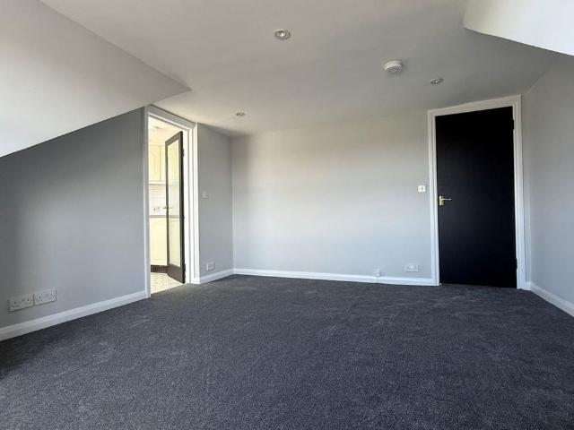 Apartment for rent in New Southgate, Greater London