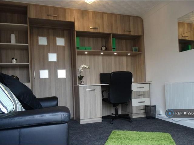 Apartment for rent in Lordshill, City Of Southampton