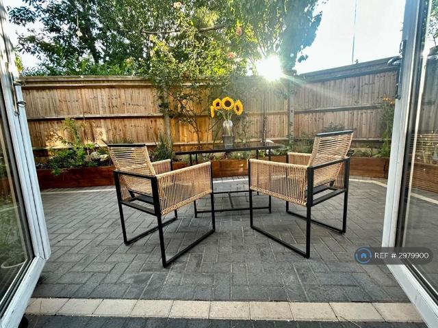 Flat for rent in St Margarets, Greater London
