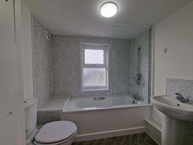 Apartment for rent in Upper Walmer, Ash