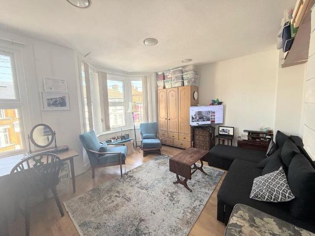 Apartment for rent in Highams Park, Greater London