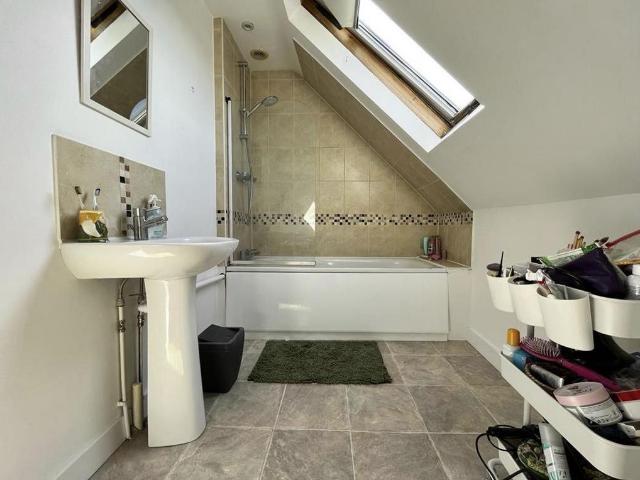 Flat for rent in Kingston Upon Thames, Norbiton