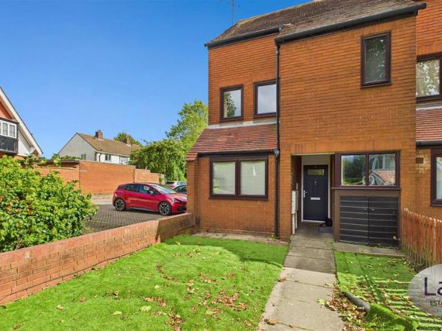 Flat for rent in Edmonton, Greater London