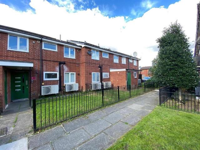 Flat for rent in Arrowfield Estate, Manchester