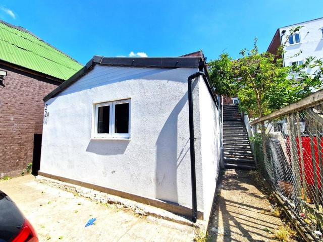 Flat for rent in Barkingside, Greater London