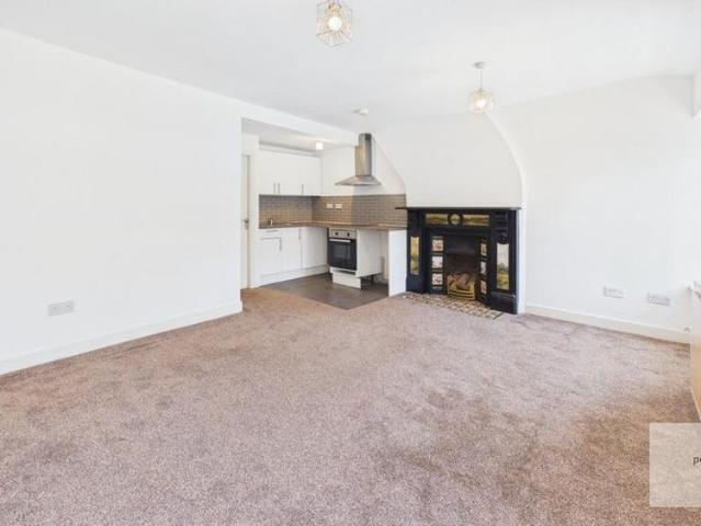 Apartment for rent in Nuttall, Bury