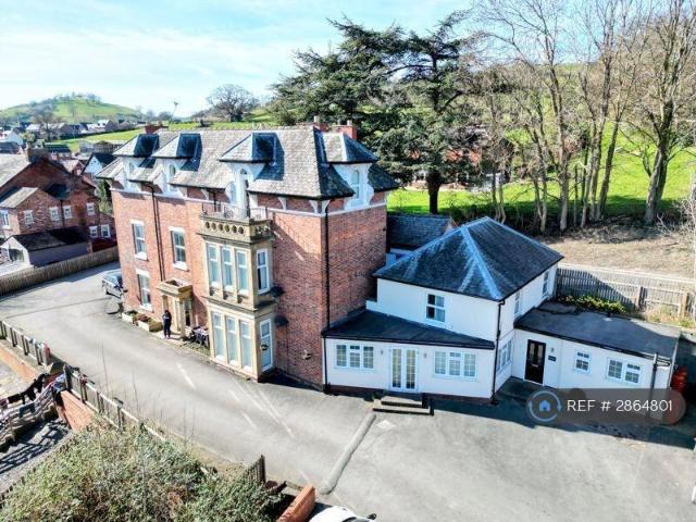 Flat for rent in Llansantffraid-ym-mechain, Wales