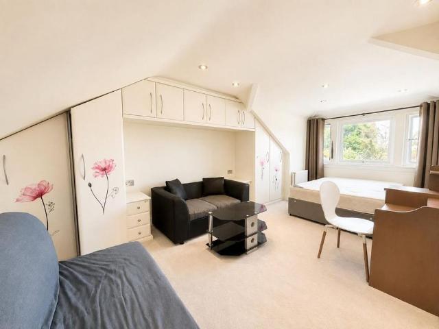 Apartment for rent in Stroud Green, Greater London
