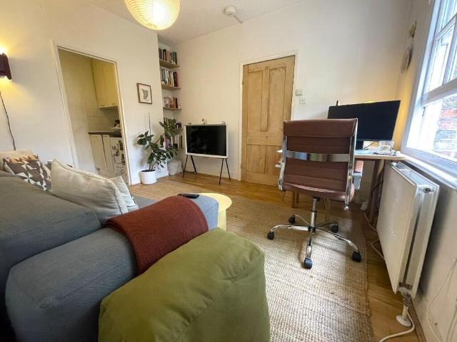Apartment for rent in West Hackney, Greater London