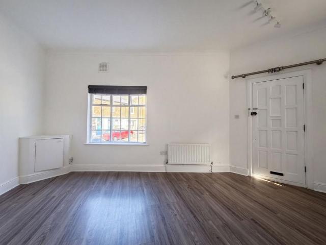 Apartment for rent in Harrow on the Hill, Greater London