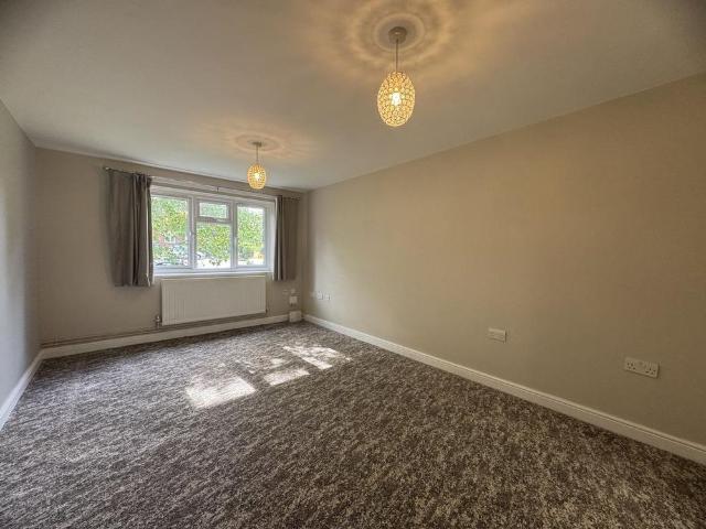 Apartment for rent in Dixons Green, West Midlands