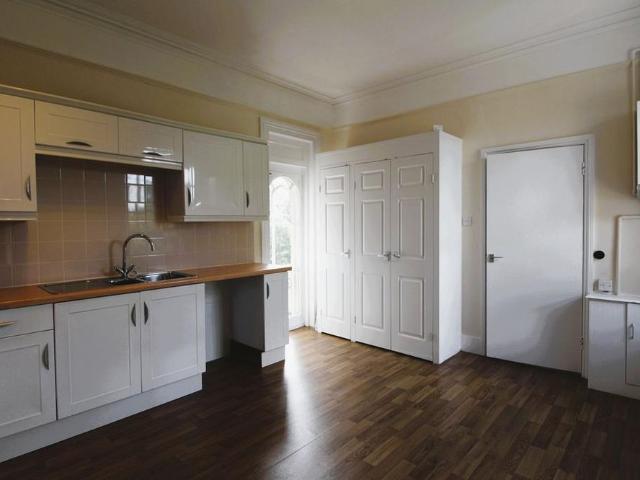 Apartment for rent in Perryfields, West Sussex