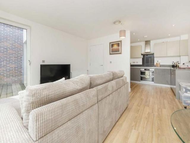 Apartment for rent in Temple Fortune, Greater London