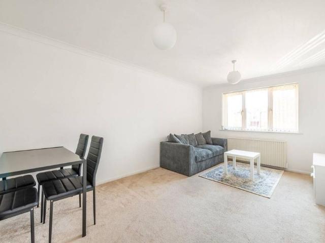 Apartment for rent in London Borough of Hounslow, Lower Feltham