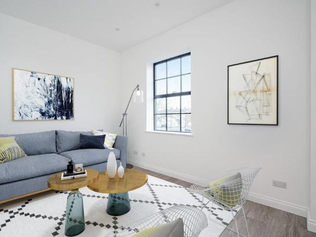 Apartment for rent in Blackhills, Surrey
