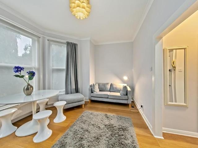Apartment for rent in Kew, Greater London
