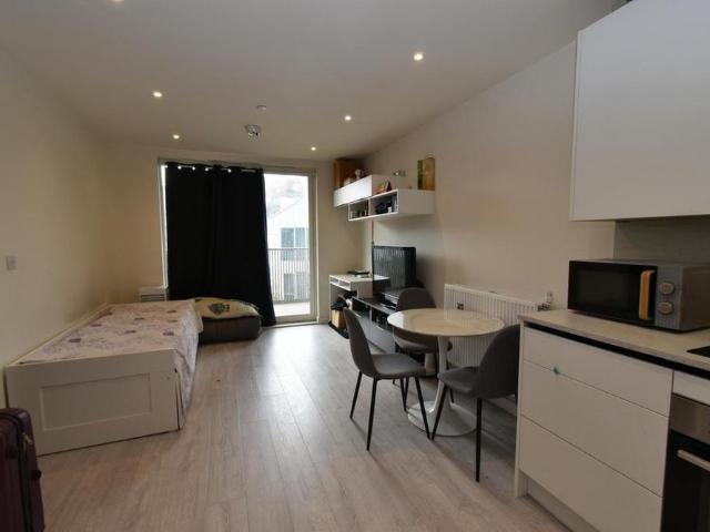 Apartment for rent in Kodak, Greater London