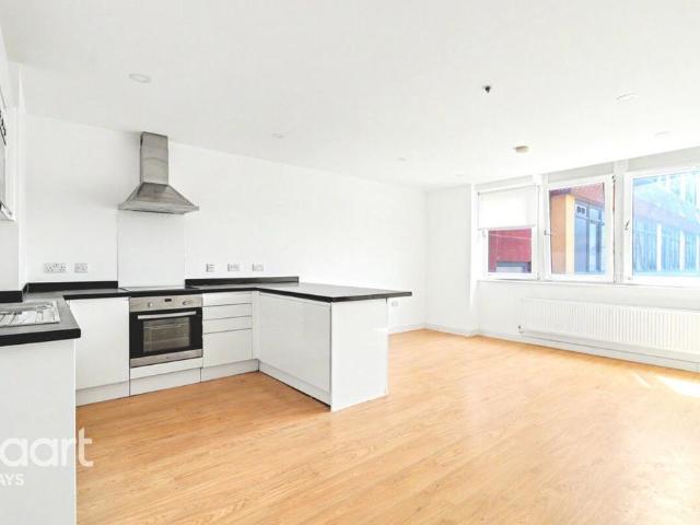 Flat for rent in Lee Chapel, Essex
