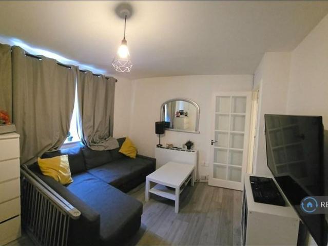Apartment for rent in Holywell Estate, North Watford