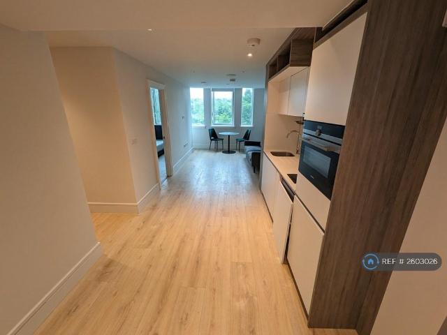 Flat for rent in London Borough of Croydon, Purley