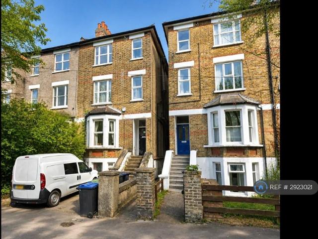 Flat for rent in London Borough of Croydon, Addiscombe