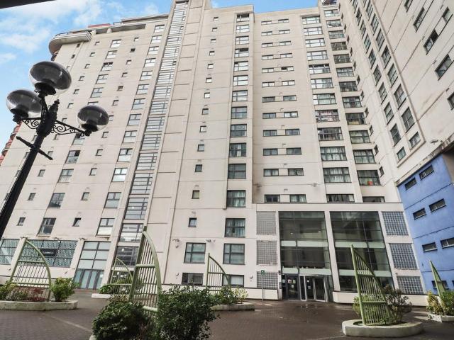 Flat for rent in Crockherbtown, Falcon Lodge