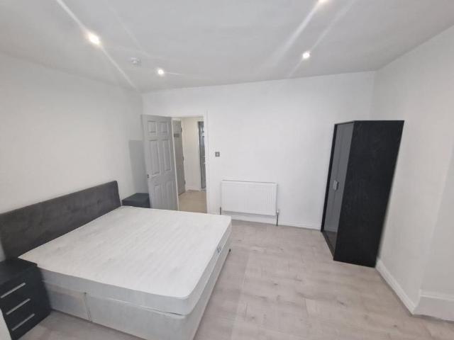 Apartment for rent in Elm Park, Calderstones
