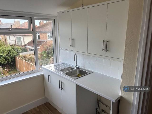 Apartment for rent in West Cliff, Acol