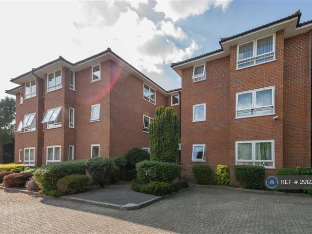 Flat for rent in London Borough of Ealing, Greater London
