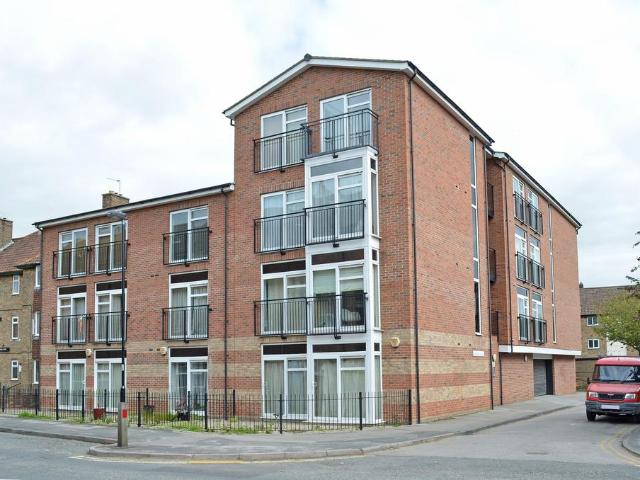 Flat for rent in The Groves, High Field