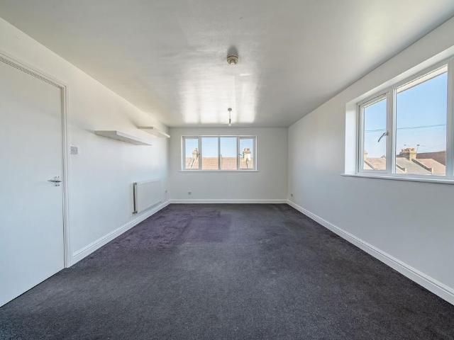 Flat for rent in London Borough of Merton, Mitcham