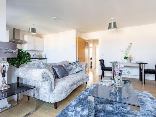 Apartment for rent in Caterham on the Hill, Hillview