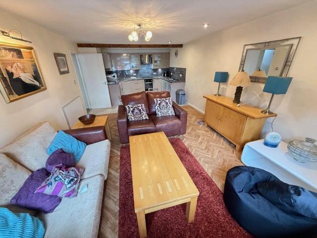 Apartment for rent in Nuttall, Bury