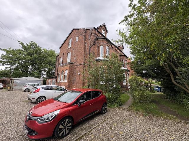 Flat for rent in Sale Moor, Trafford Park
