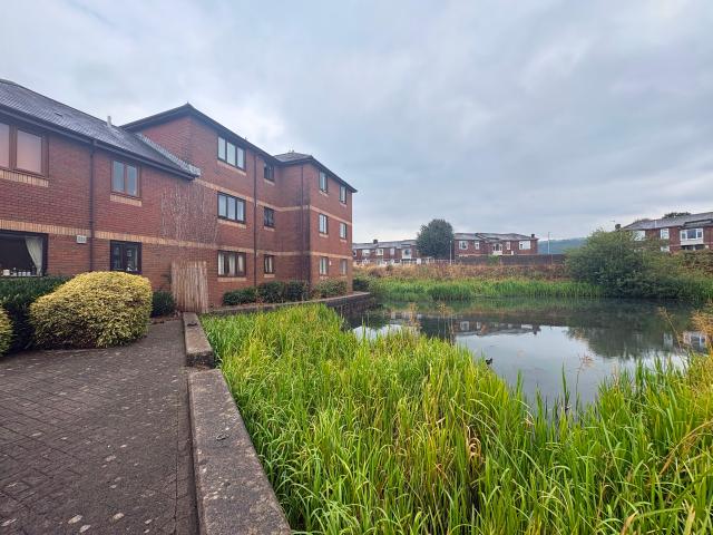 Apartment for rent in Cimla, Neath