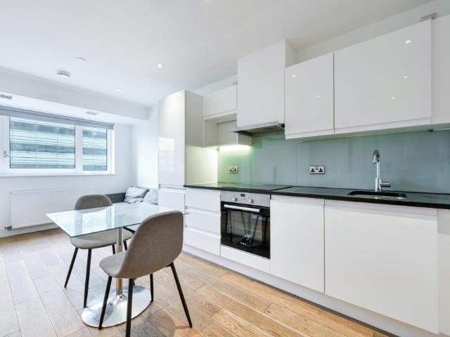 Flat for rent in London Borough of Croydon, Greater London