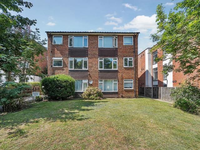 Flat for rent in Longlands, Frognal