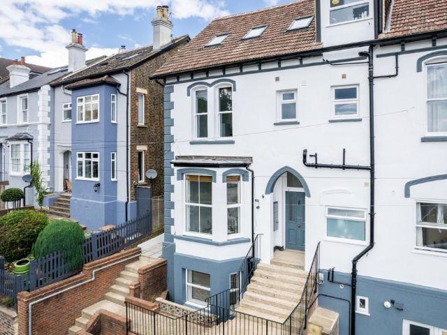 Flat for rent in Reffles Bridge, Red Hill