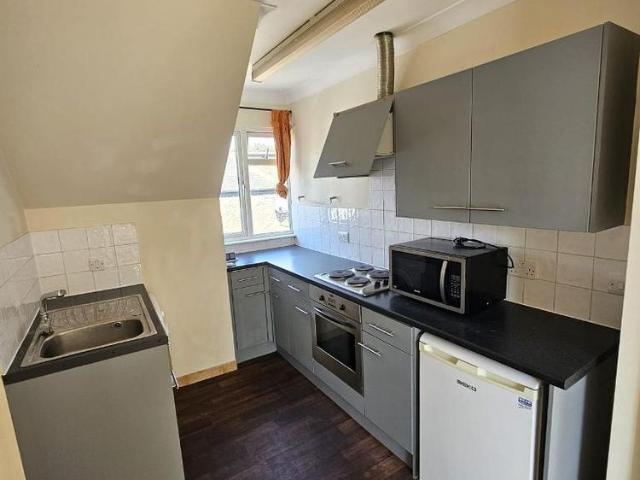 Apartment for rent in London Borough of Croydon, Purley