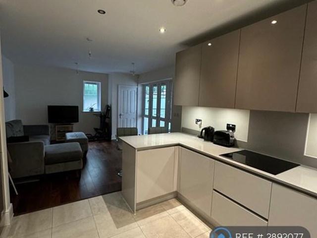 Flat for rent in London Borough of Croydon, Purley