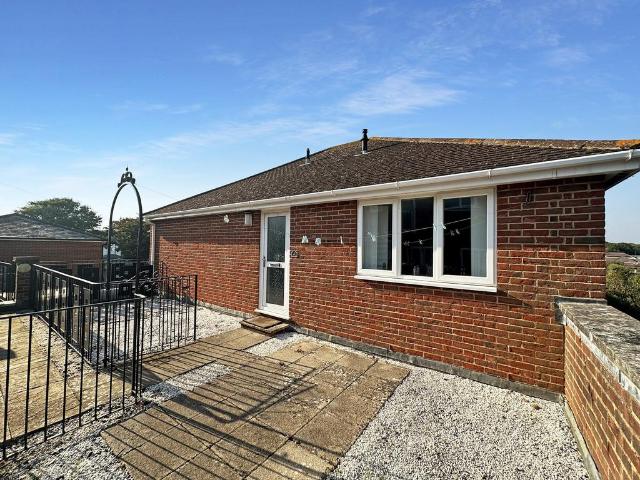 Flat for rent in Highcliffe