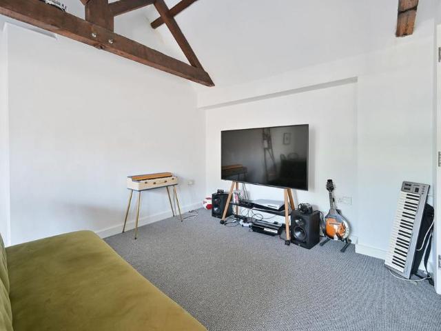 Apartment for rent in Holywell Estate, North Watford