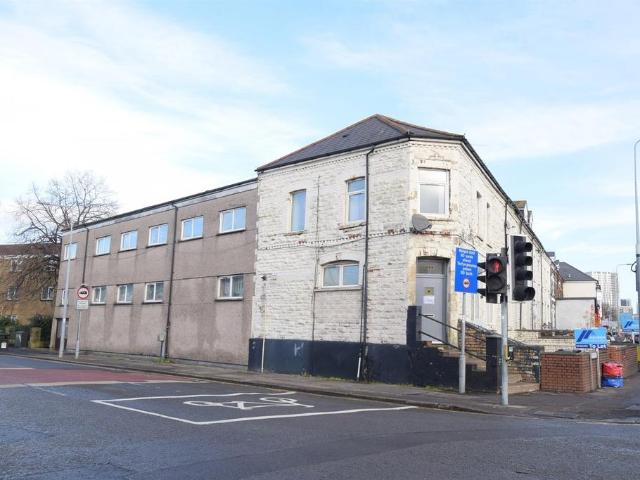 Flat for rent in Falcon Lodge, Wales