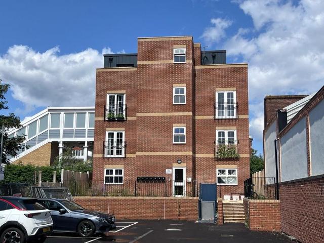 Flat for rent in St. Mildred's, The Bridge