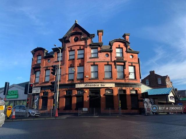 Flat for rent in Calderstones